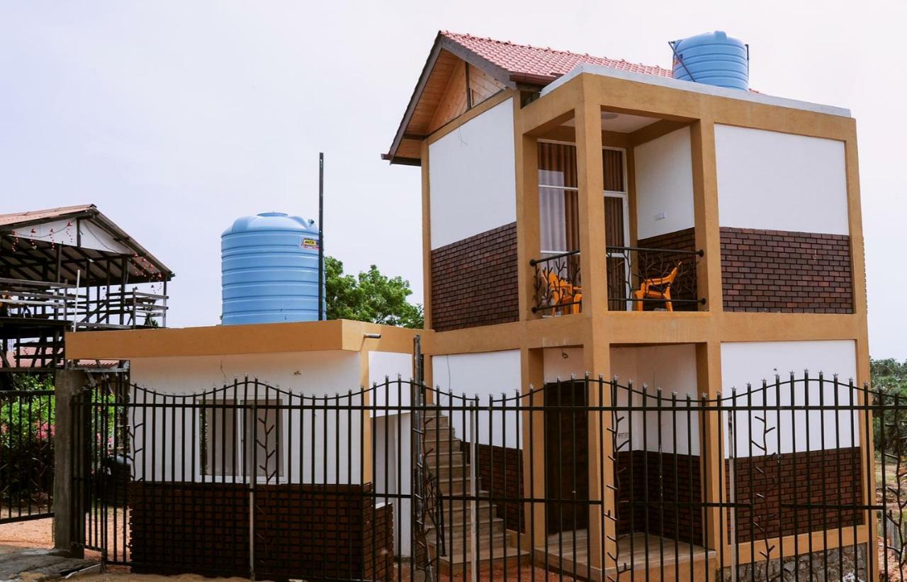 Woodycrest Hotel Trincomalee Exterior photo