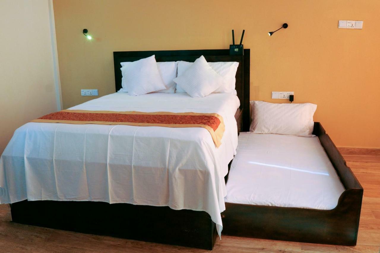 Woodycrest Hotel Trincomalee Exterior photo
