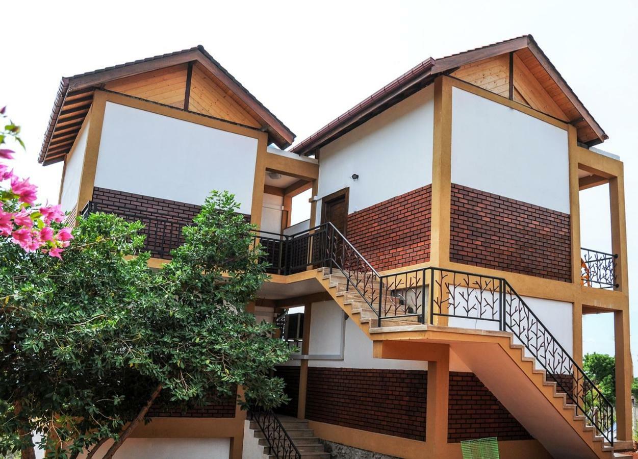 Woodycrest Hotel Trincomalee Exterior photo